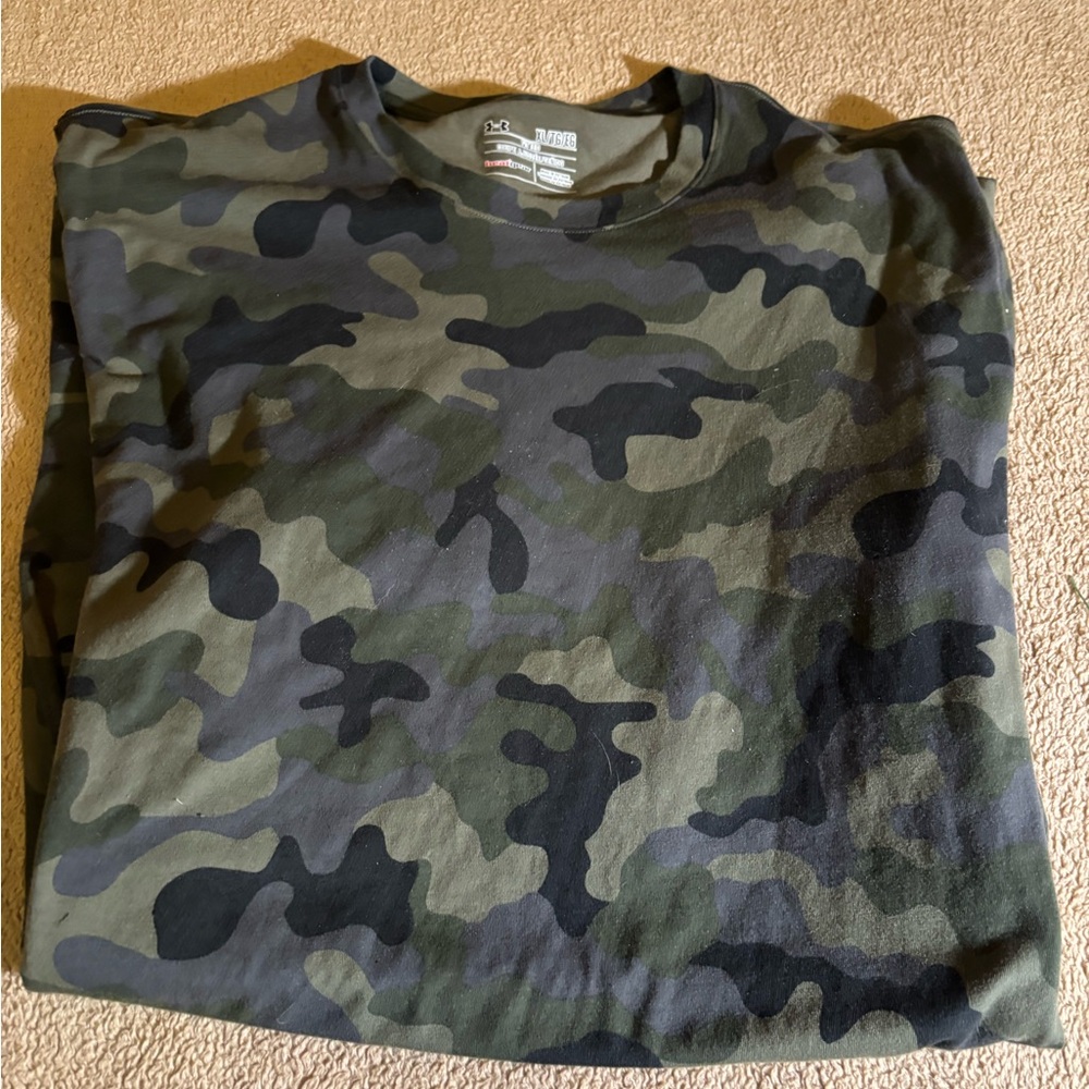 Under Armour Men's Camo Long Sleeve Shirt - Green and Black